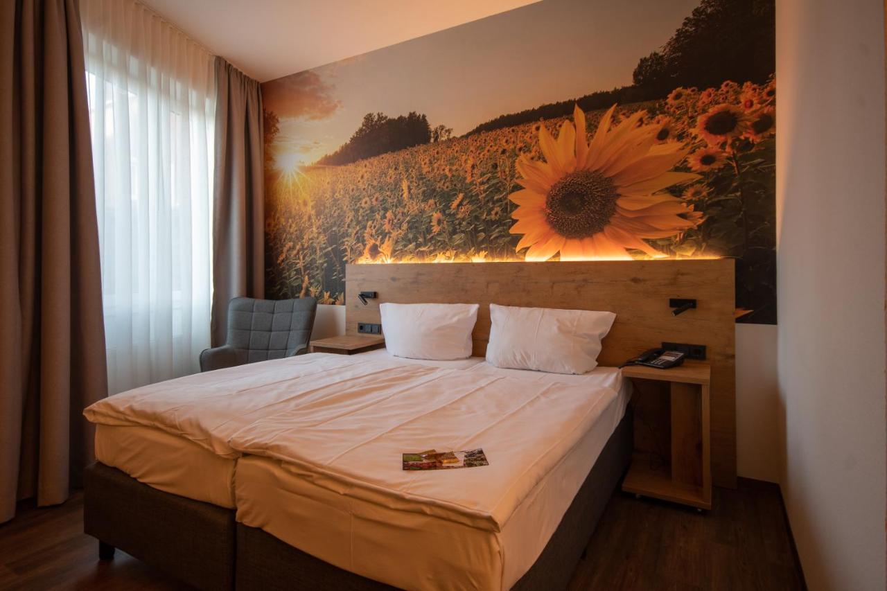 Hotel Stadt Ауріх Екстер'єр фото